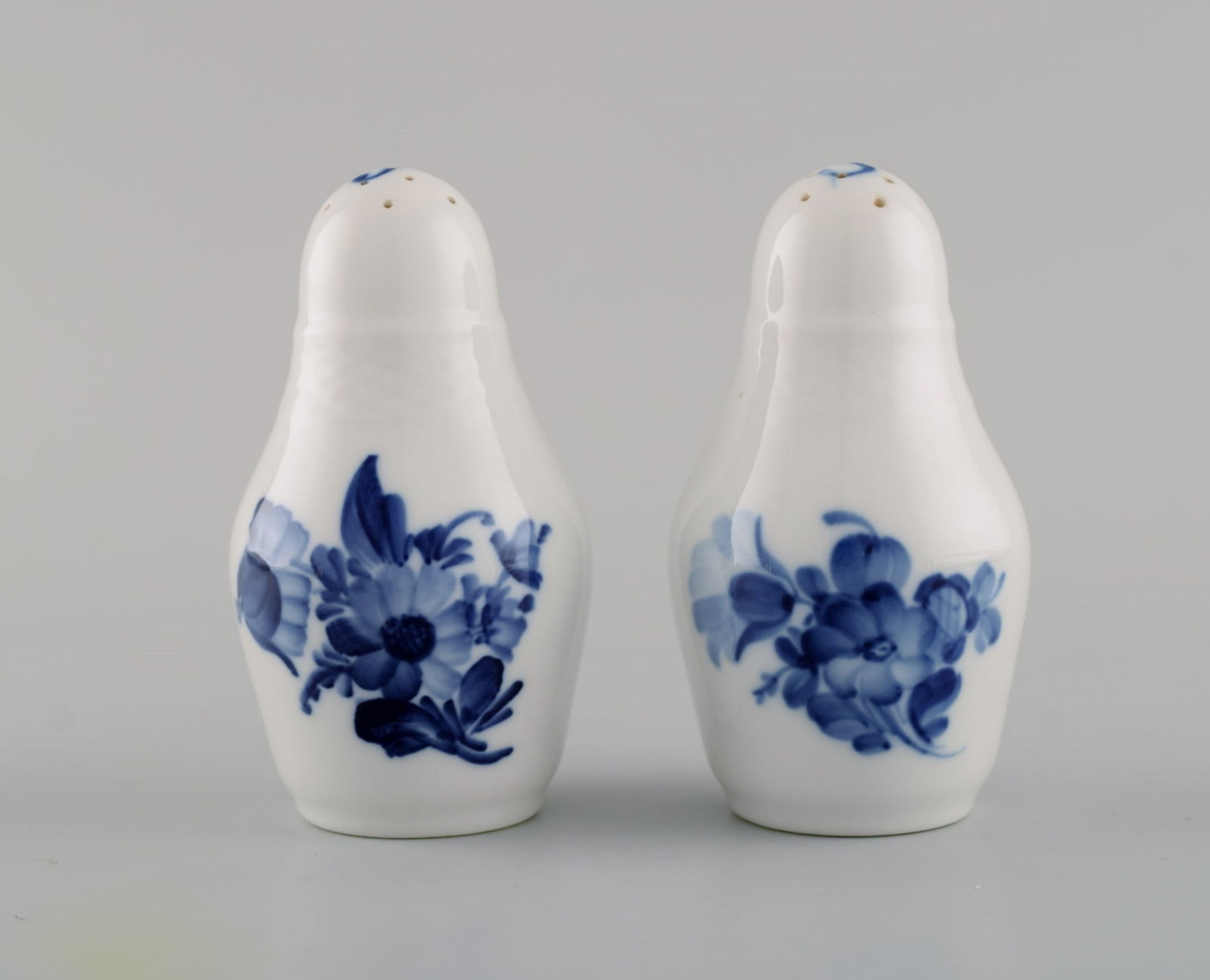 Royal Copenhagen Blue Flower Braided salt and pepper shaker. - 2