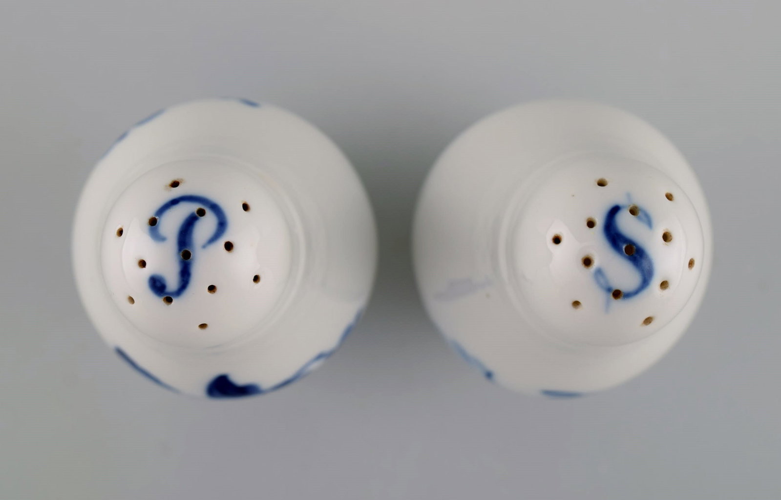 Royal Copenhagen Blue Flower Braided salt and pepper shaker. - 3