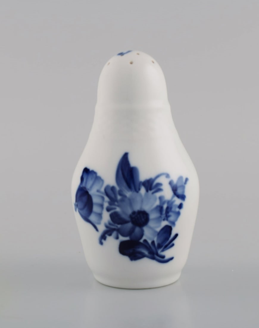 Royal Copenhagen Blue Flower Braided salt and pepper shaker. - 4