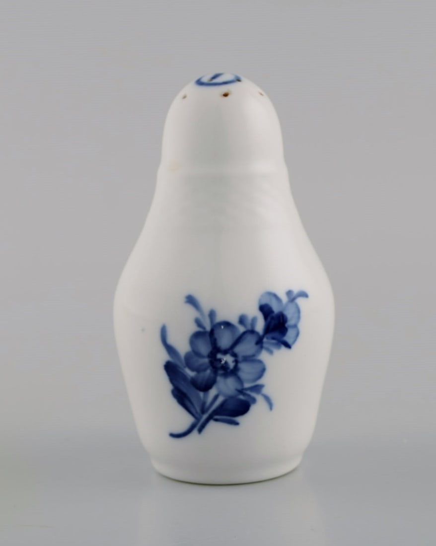 Royal Copenhagen Blue Flower Braided salt and pepper shaker. - 5