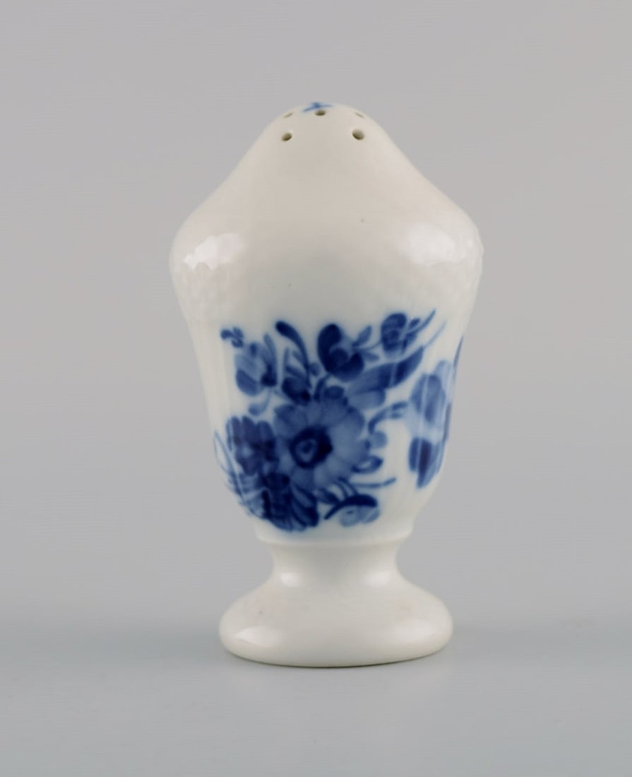 Royal Copenhagen Blue Flower Curved salt and pepper shaker. - 4
