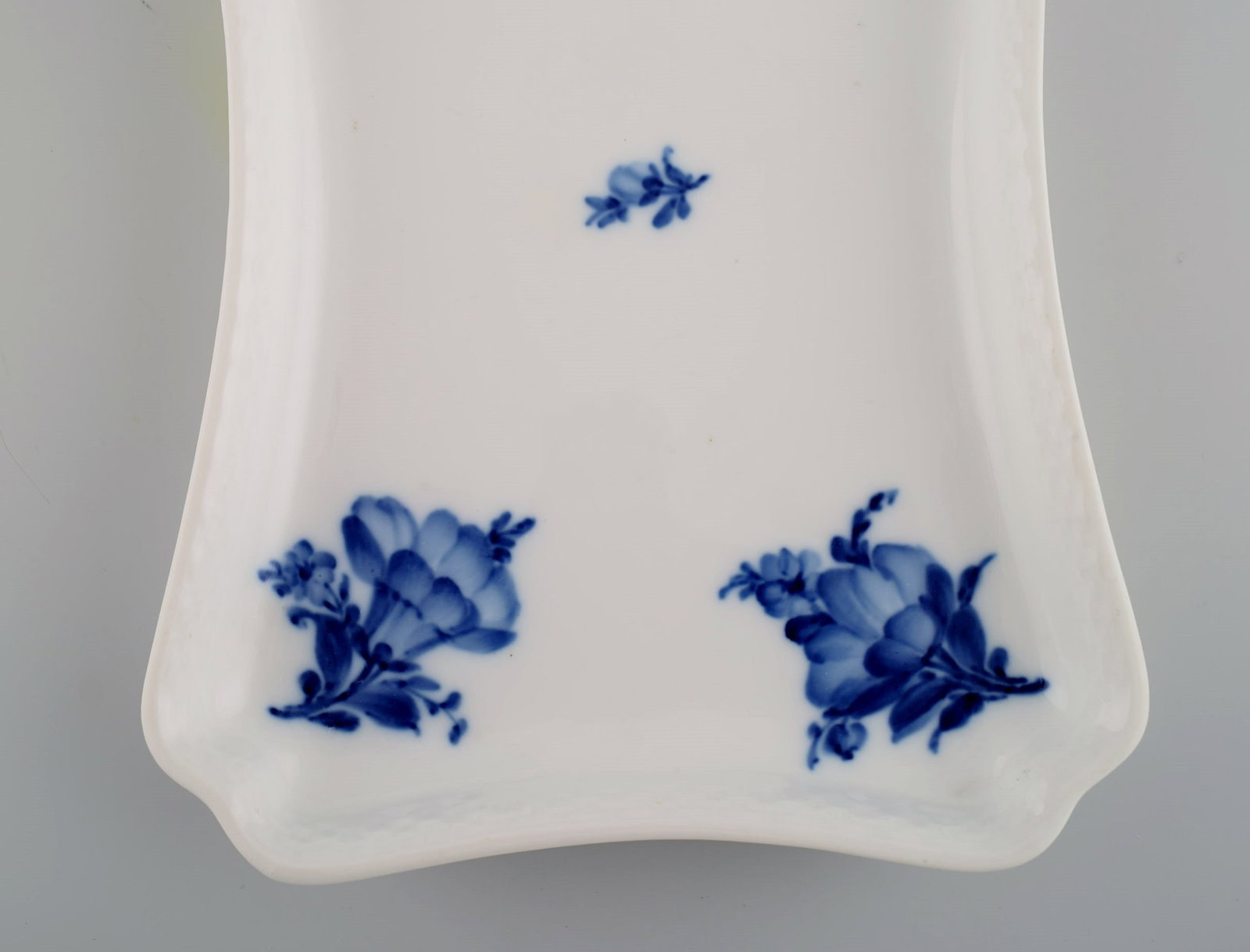 Royal Copenhagen Blue Flower Braided tray. Model number 10/8181. Dated 1945. - 4