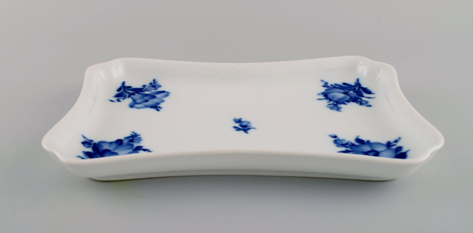 Royal Copenhagen Blue Flower Braided tray. Model number 10/8181. Dated 1945. - 5