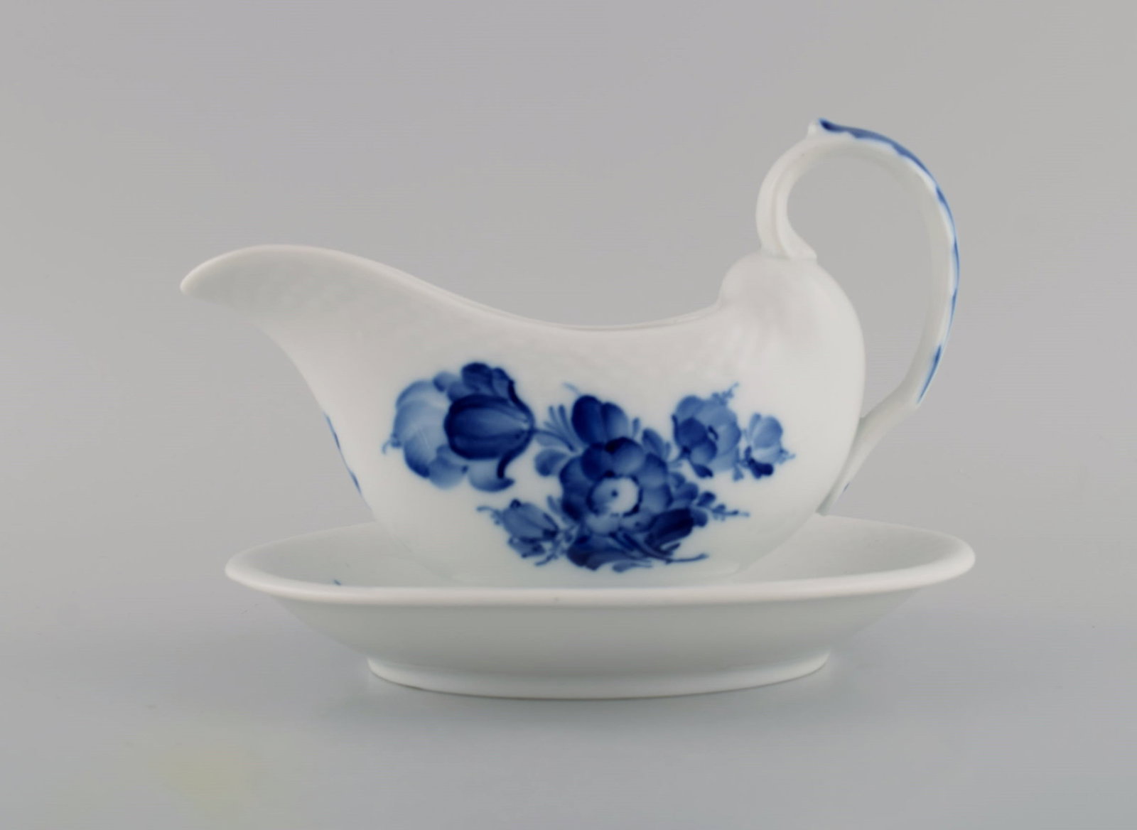 Royal Copenhagen Blue Flower Braided sauce boat on fixed stand. Model number 10/8068. Dated 1959. - 3