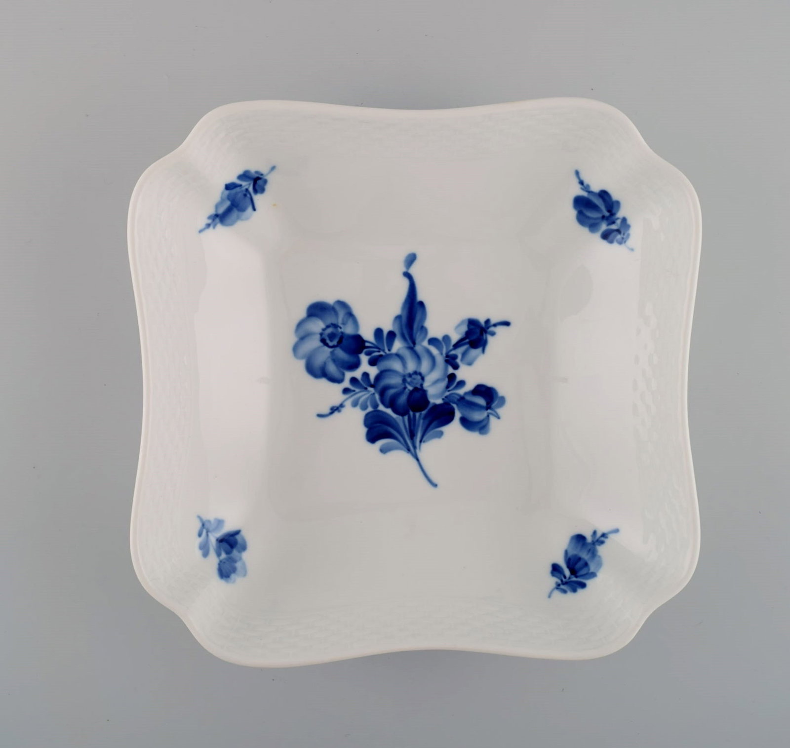 Royal Copenhagen Blue Flower Braided bowl. Model number 10/8063. Dated 1960. - 2