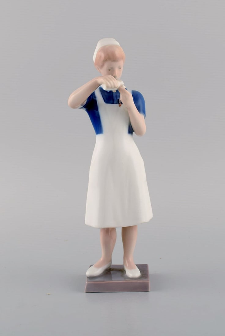 Rare Bing & Grondahl porcelain figurine. Nurse. Model number 2379. Mid 20th century. - 2