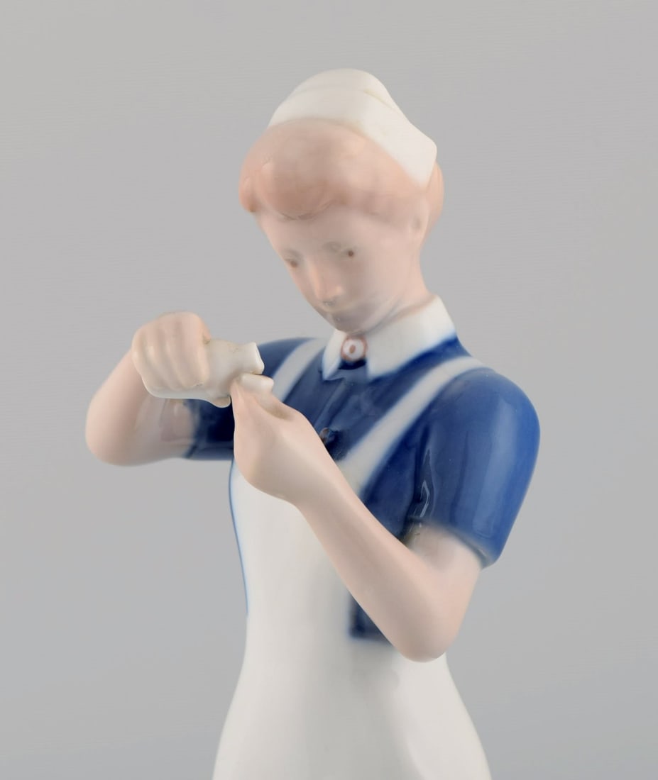 Rare Bing & Grondahl porcelain figurine. Nurse. Model number 2379. Mid 20th century. - 4