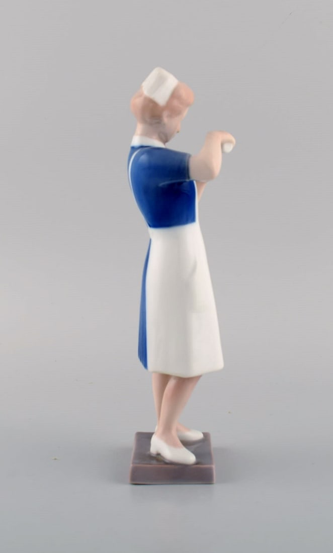 Rare Bing & Grondahl porcelain figurine. Nurse. Model number 2379. Mid 20th century. - 7