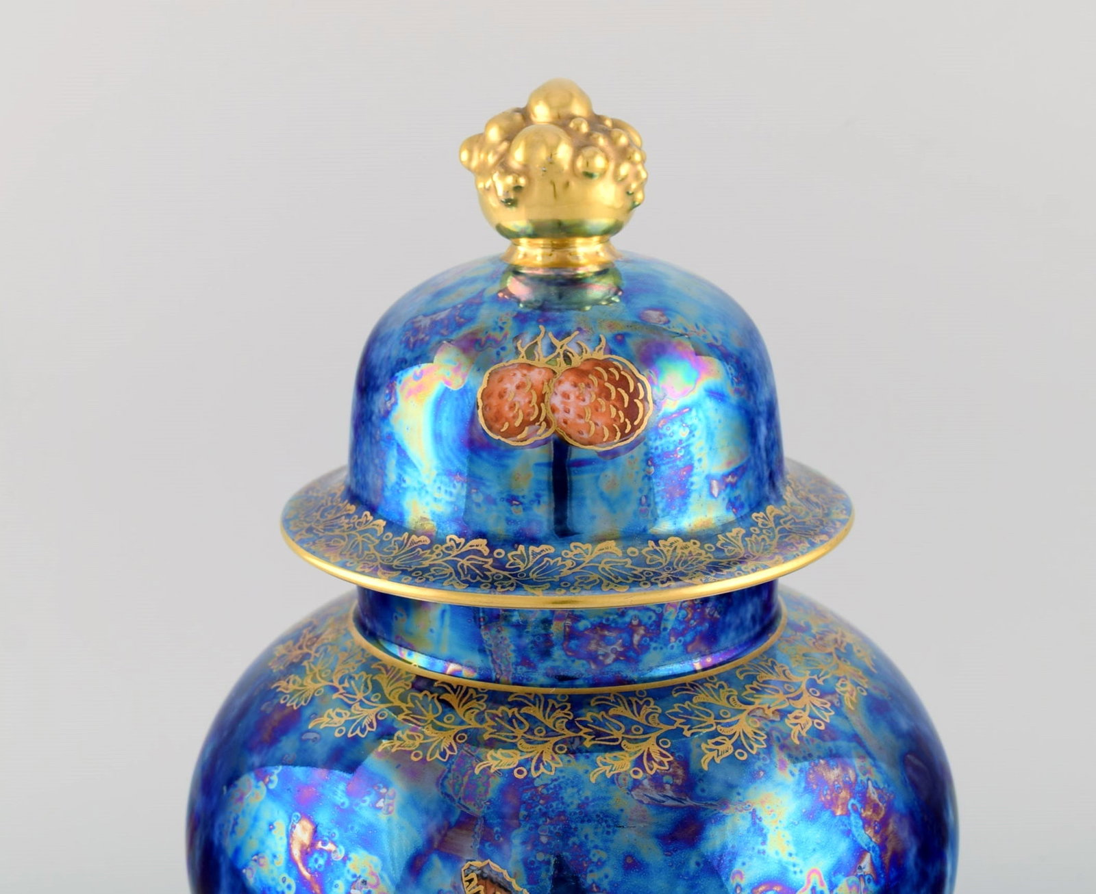 Large Rosenthal lidded jar in blue glazed porcelain with hand-painted fruits, butterflies and gold - 3