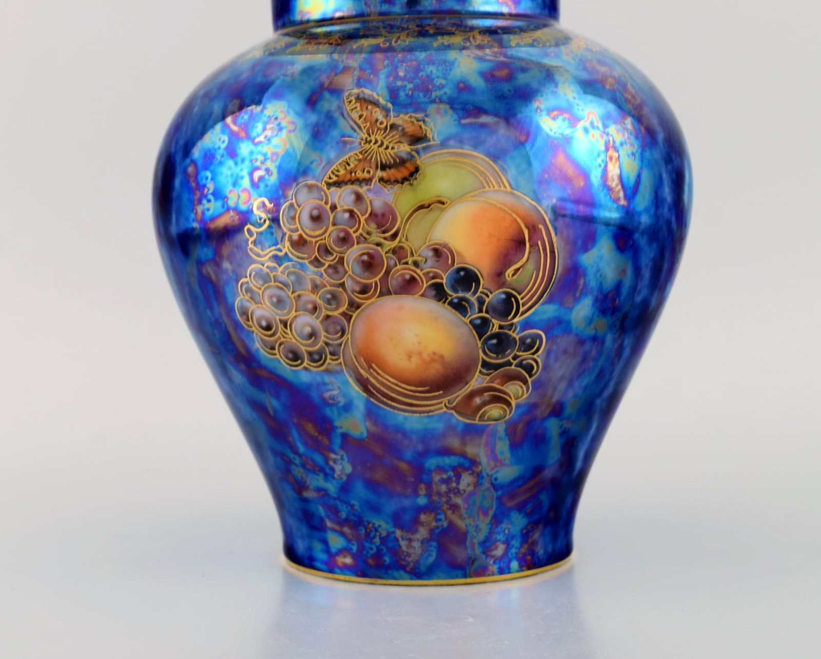 Large Rosenthal lidded jar in blue glazed porcelain with hand-painted fruits, butterflies and gold - 4
