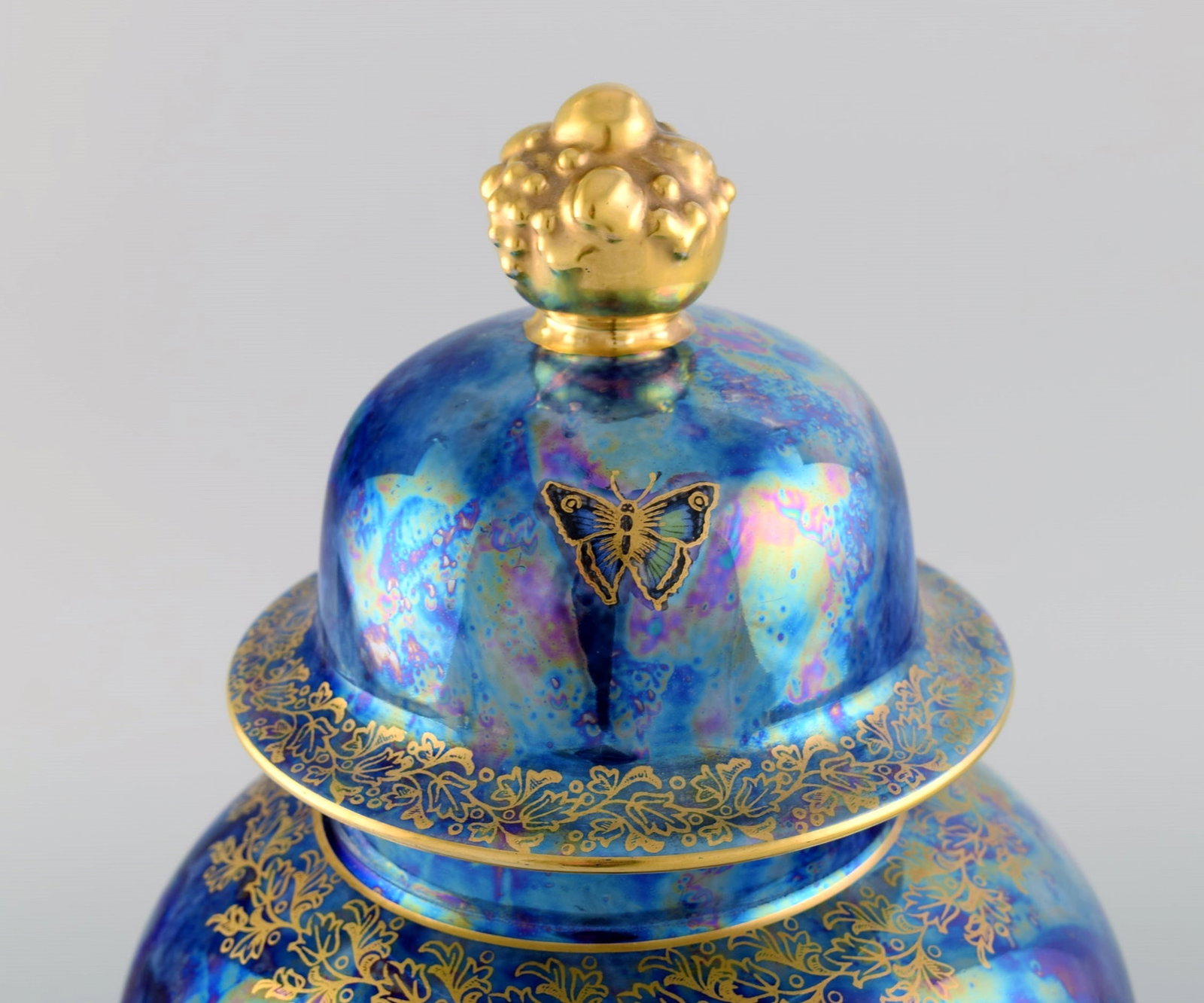 Large Rosenthal lidded jar in blue glazed porcelain with hand-painted fruits, butterflies and gold - 7