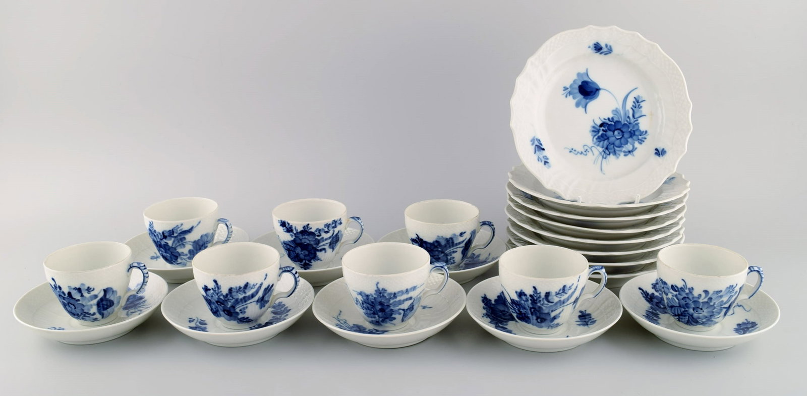 Royal Copenhagen Blue Flower Curved coffee service for eight people. 1980s. Model number 10/1549. - 2
