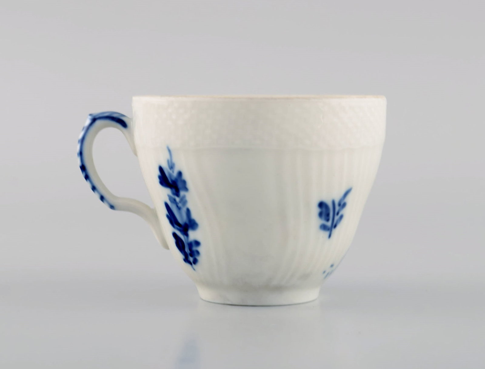 Royal Copenhagen Blue Flower Curved coffee service for eight people. 1980s. Model number 10/1549. - 4