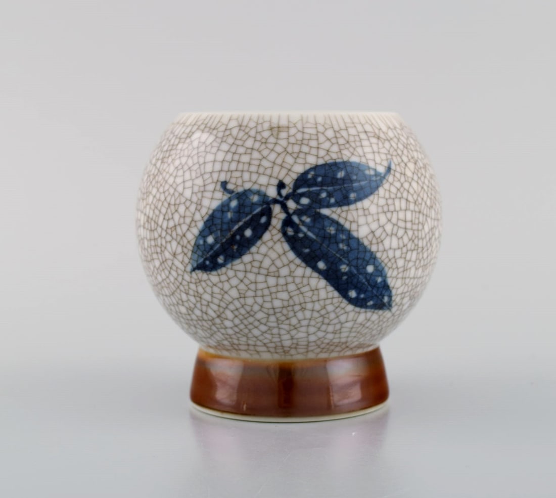 Art deco Bing & Grondahl vase in hand-painted crackle porcelain. 1920s. - 2