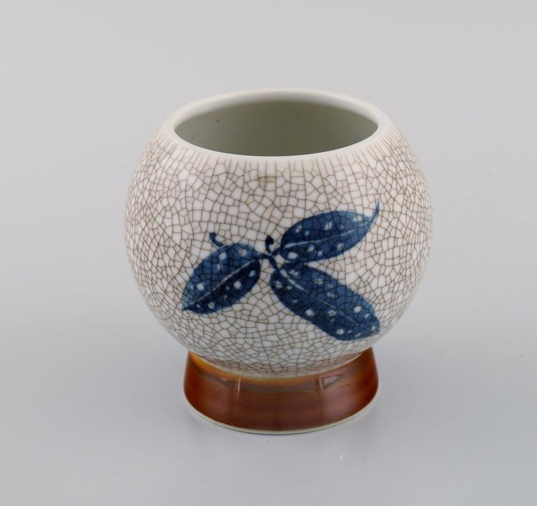 Art deco Bing & Grondahl vase in hand-painted crackle porcelain. 1920s. - 3