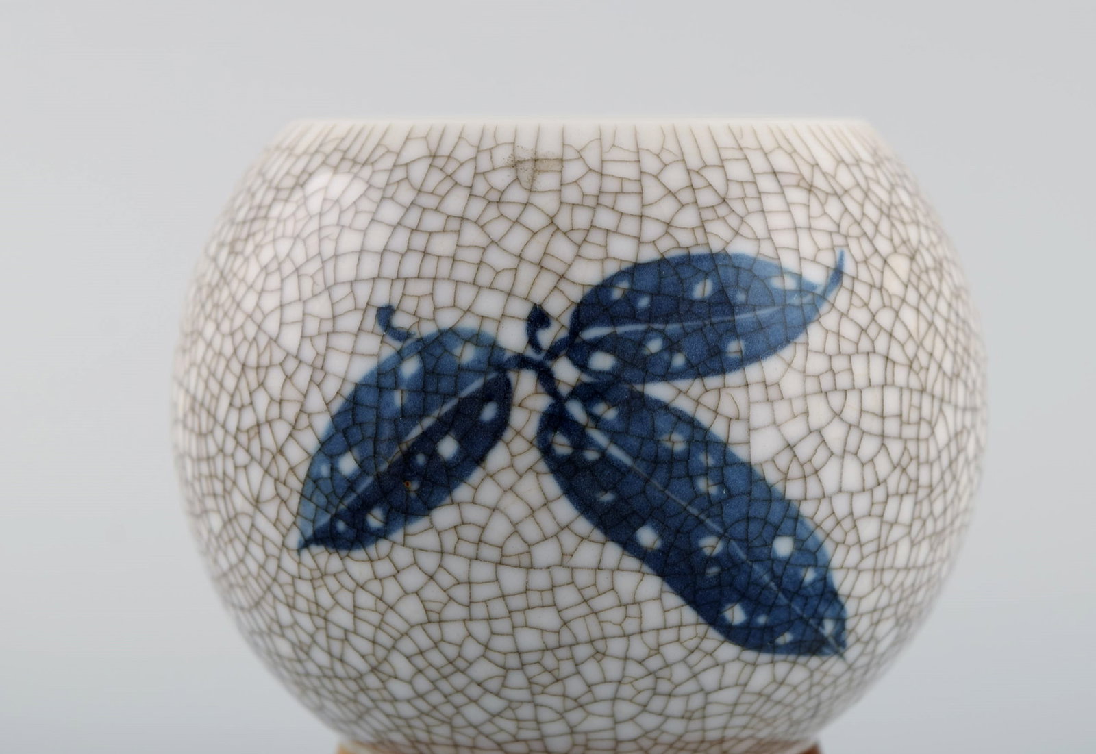 Art deco Bing & Grondahl vase in hand-painted crackle porcelain. 1920s. - 4