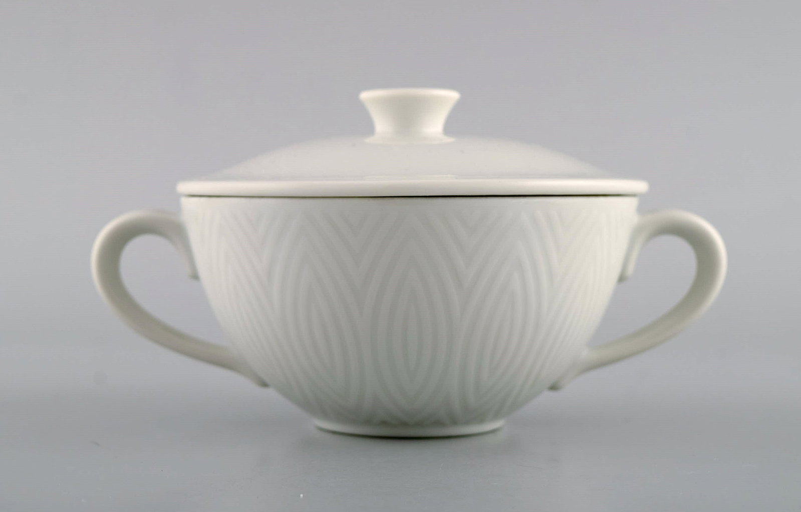 Royal Copenhagen. Salto Service, White. Six bouillon cups with saucers. 1960s. - 4