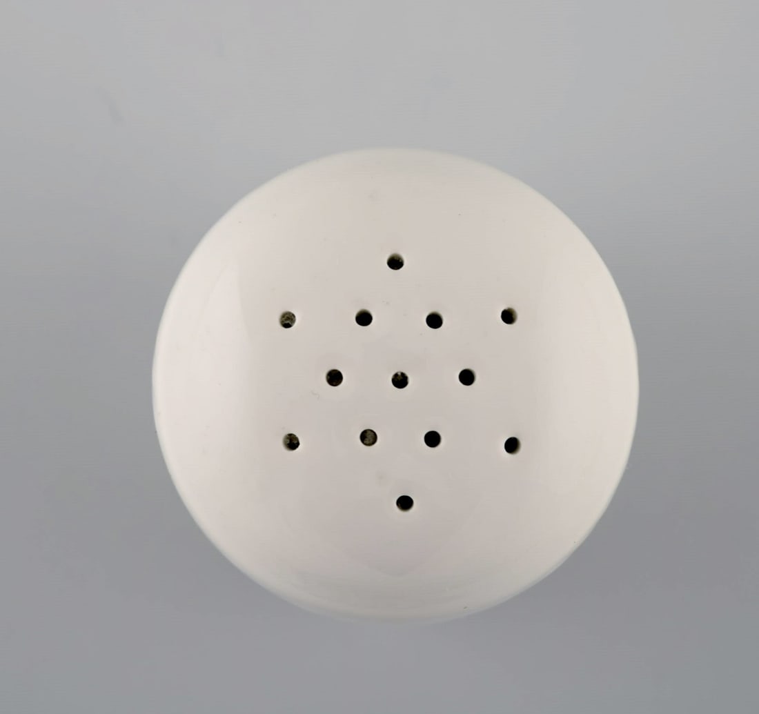 Royal Copenhagen. Salto service, White. Salt and pepper shaker. 1960s. - 5