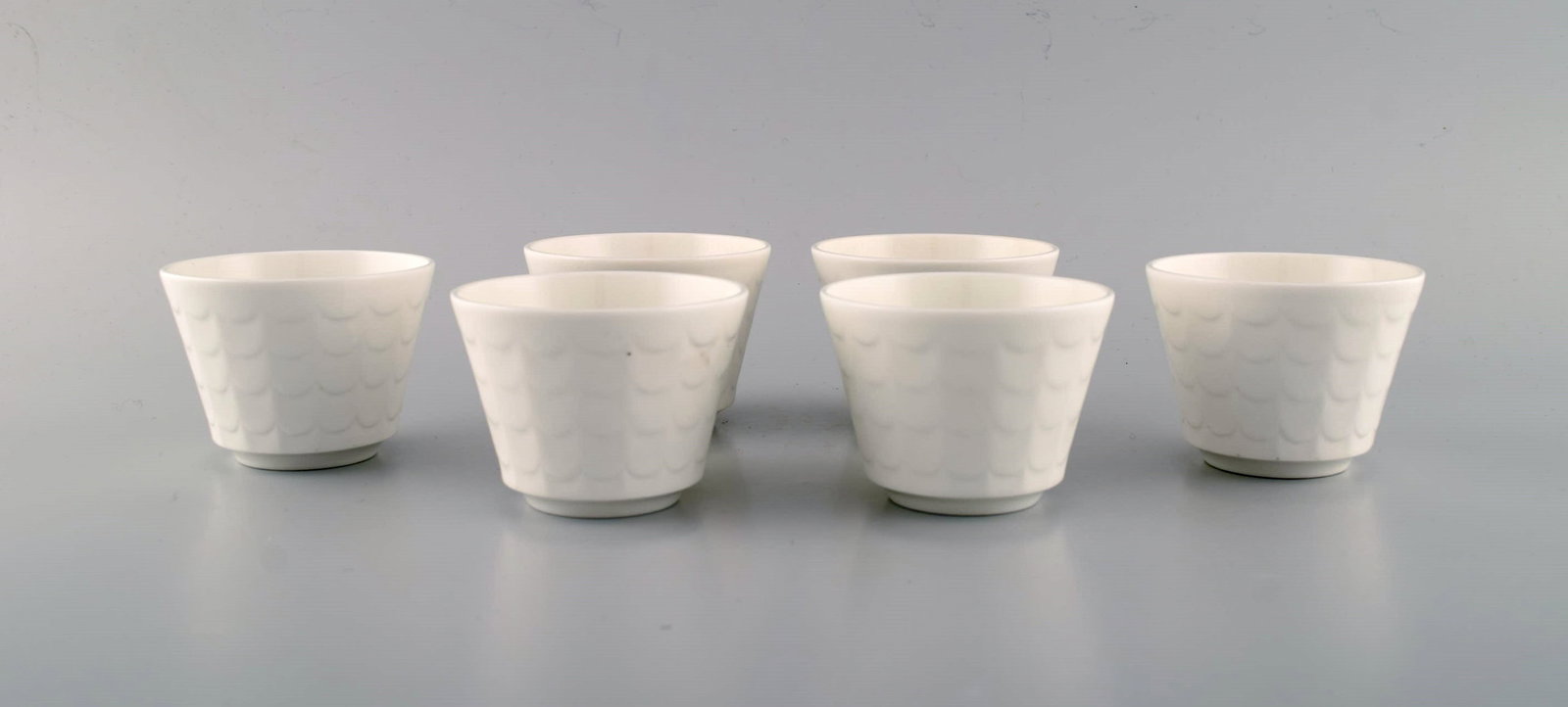 Wilhelm Kage for Gustavsberg. Six flower pot covers in porcelain. Swedish design, 1960s. - 2
