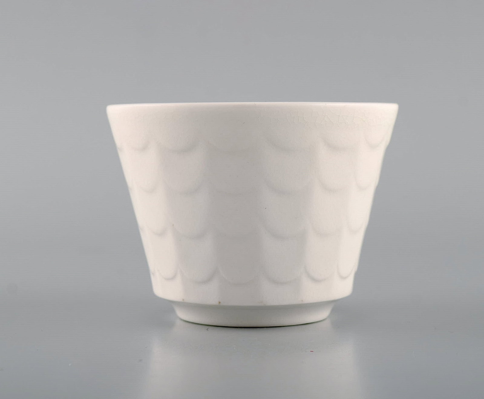 Wilhelm Kage for Gustavsberg. Six flower pot covers in porcelain. Swedish design, 1960s. - 3