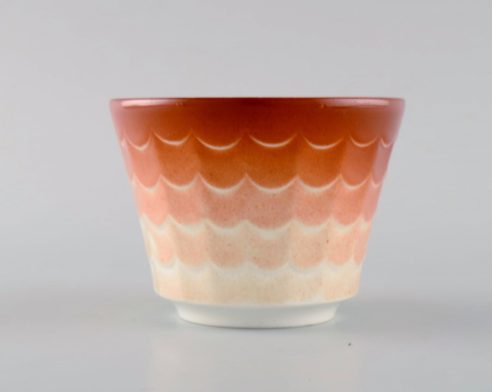 Wilhelm Kage for Gustavsberg. Six flower pot covers in porcelain. Swedish design, 1960s. - 4