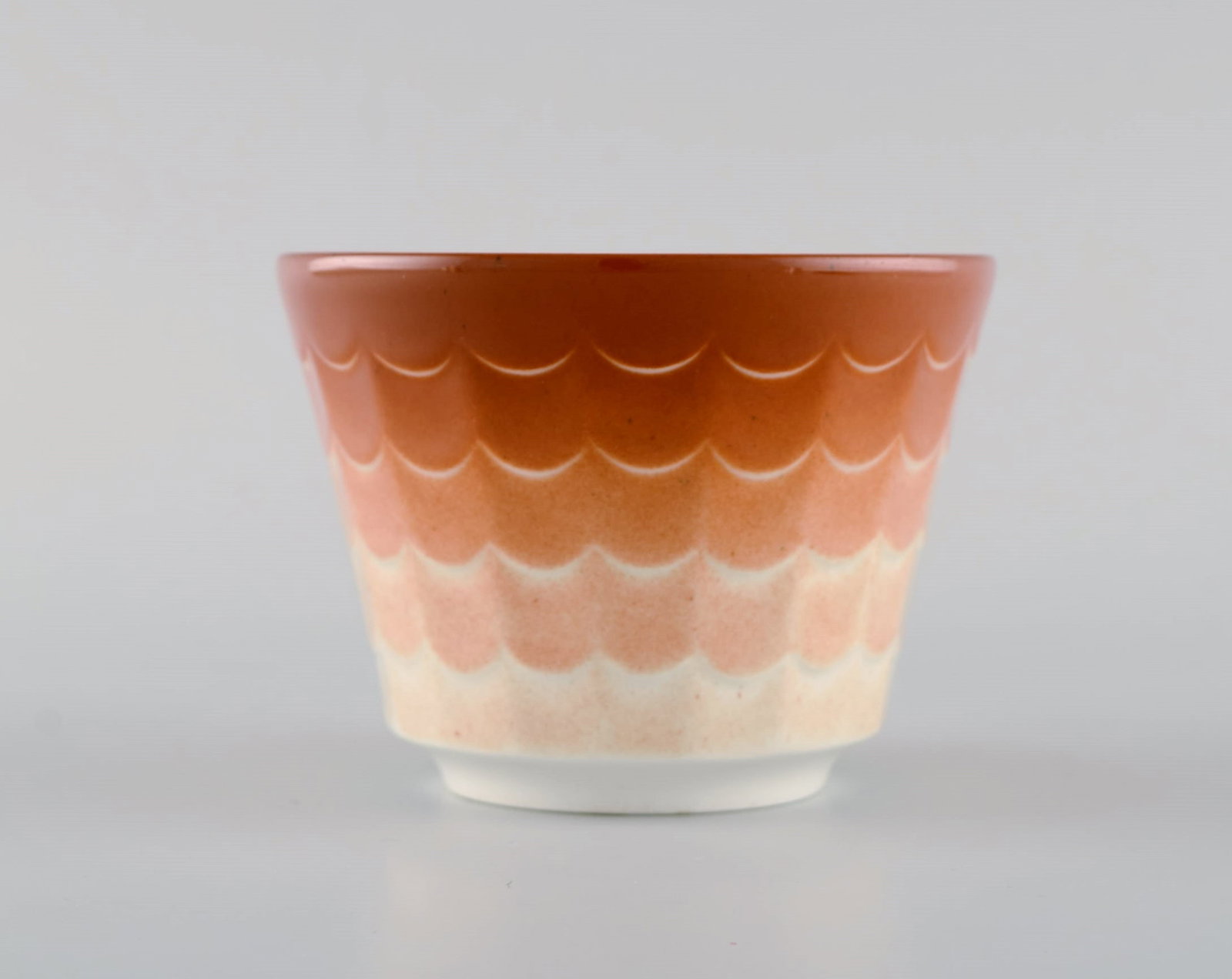Wilhelm Kage for Gustavsberg. Six flower pot covers in porcelain. Swedish design, 1960s. - 5
