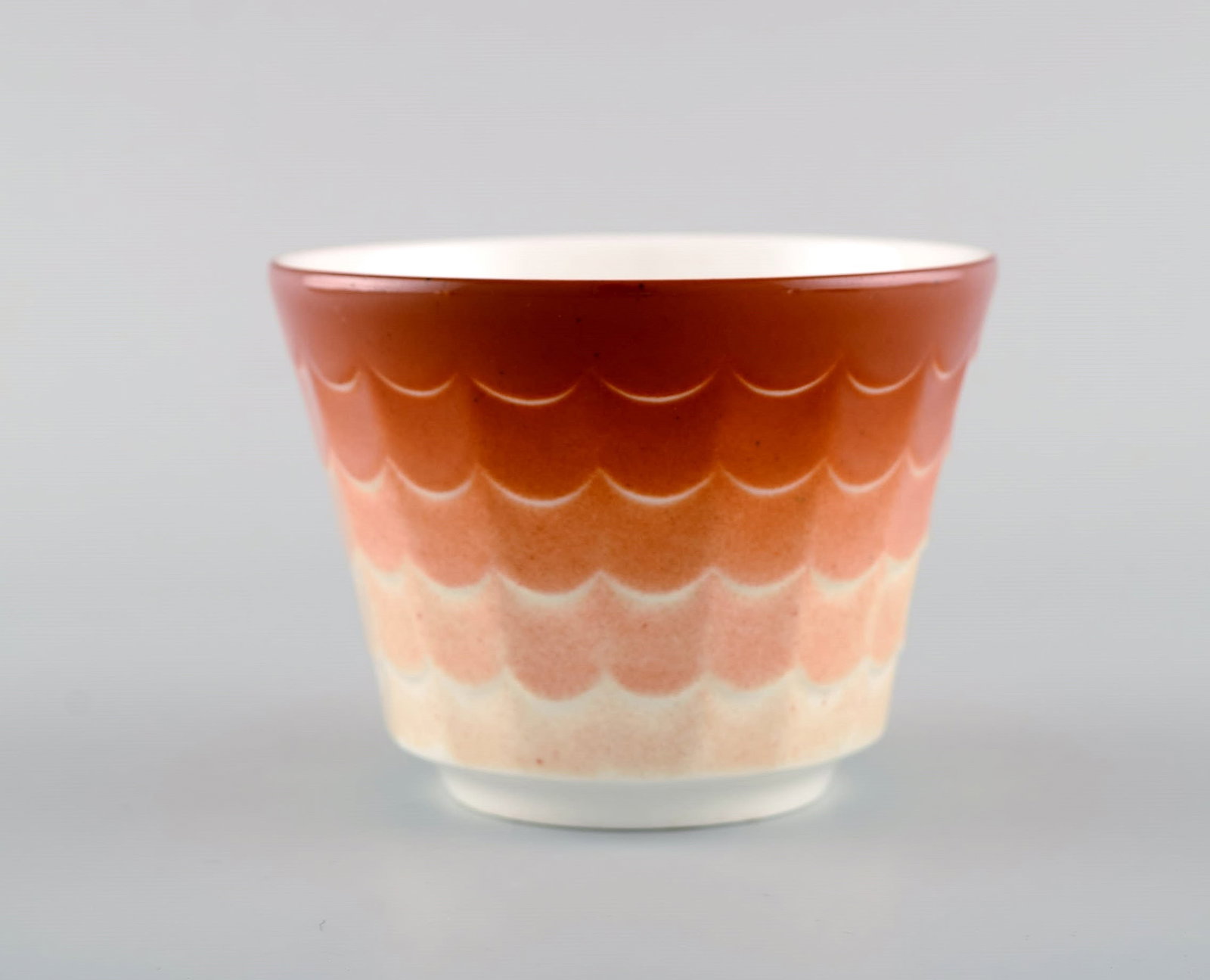 Wilhelm Kage for Gustavsberg. Six flower pot covers in porcelain. Swedish design, 1960s. - 6