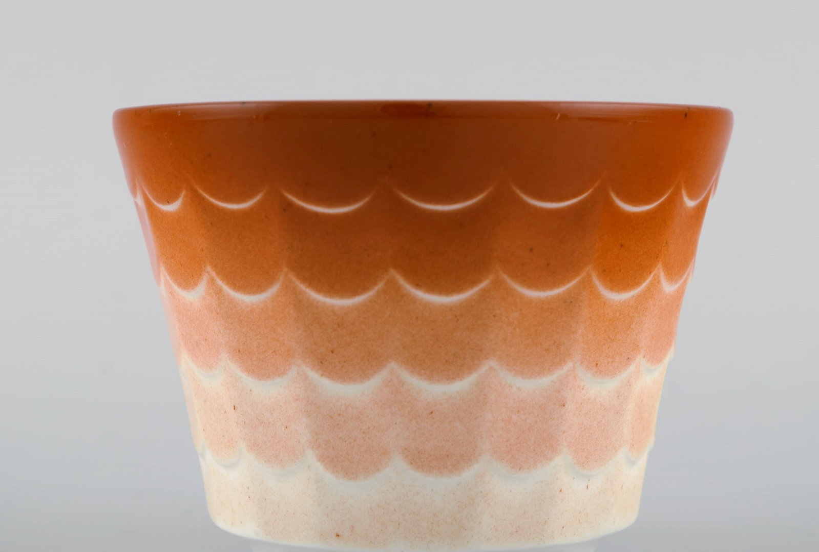 Wilhelm Kage for Gustavsberg. Six flower pot covers in porcelain. Swedish design, 1960s. - 7