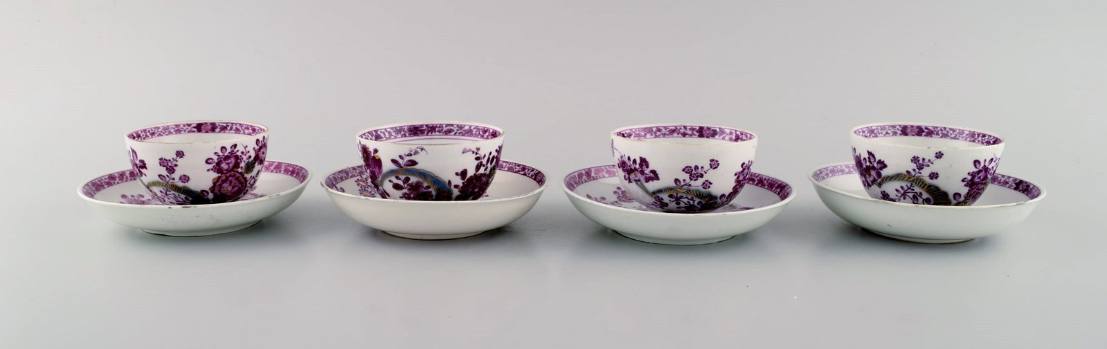 Four antique Meissen teacups with saucers in hand-painted porcelain. Purple flowers and gold - 2
