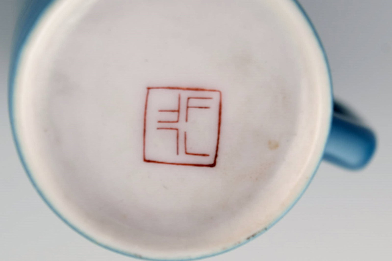 Kenji Fujita for Tackett Associates. Five coffee cups with porcelain saucers. Dated 1953-56. - 6