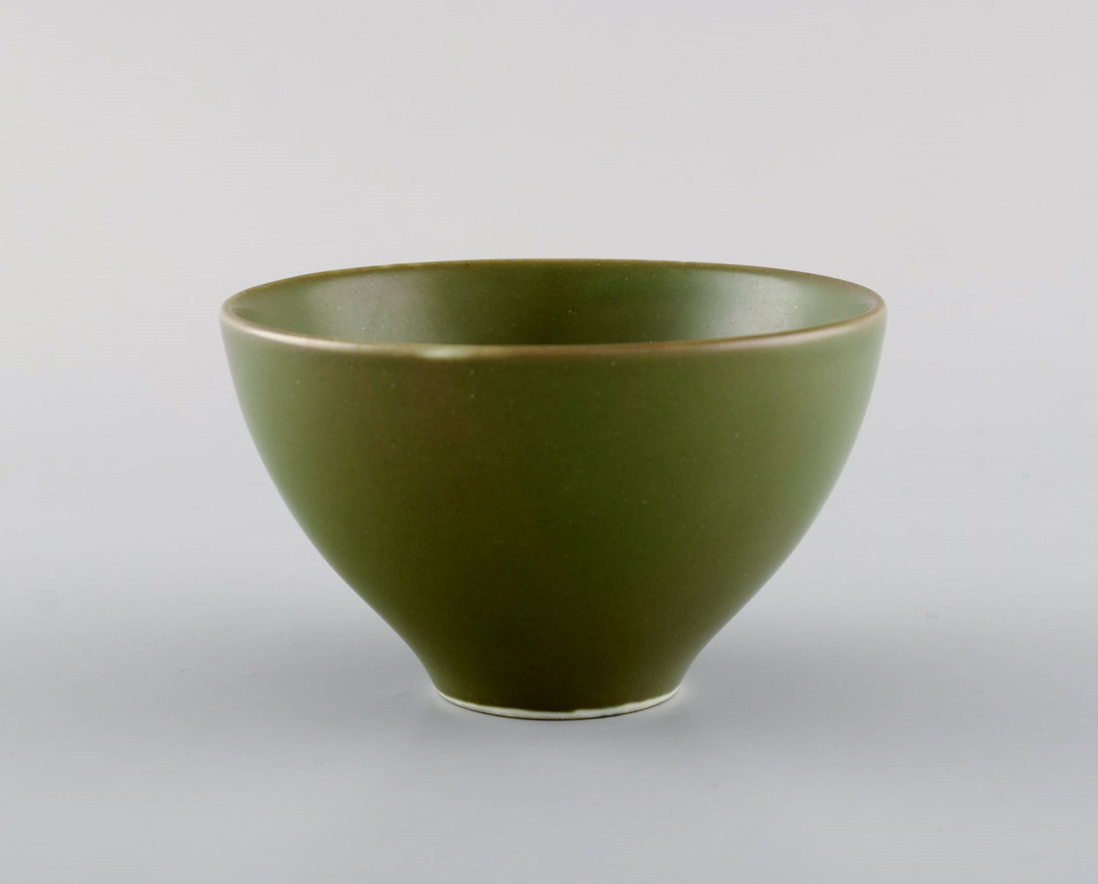Gerd Bogelund for Royal Copenhagen. Bowl in glazed ceramics with lotus flower in relief. Beautiful - 2