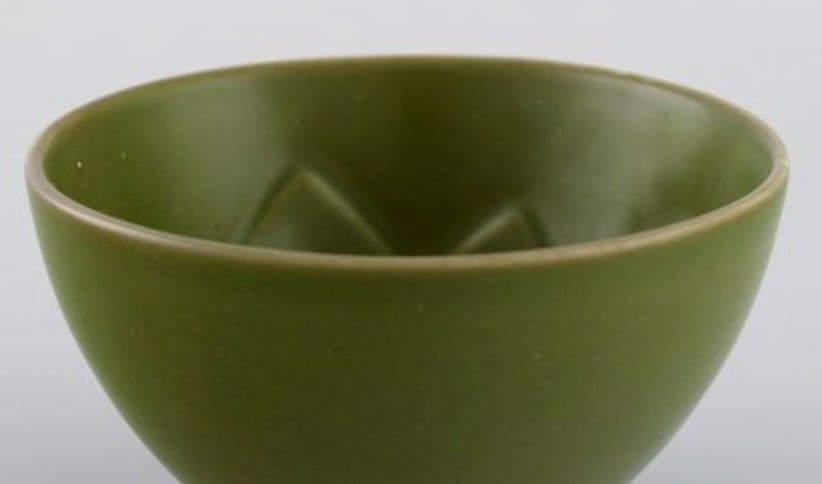 Gerd Bogelund for Royal Copenhagen. Bowl in glazed ceramics with lotus flower in relief. Beautiful - 4