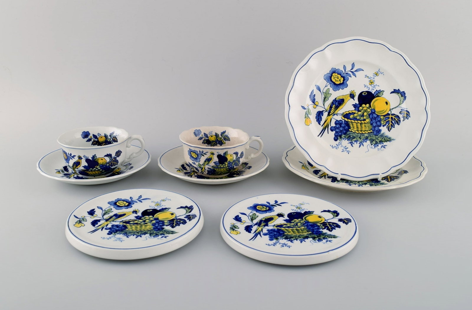 Spode, England. Blue Bird service in hand-painted porcelain. Two teacups with saucers, two plates - 2