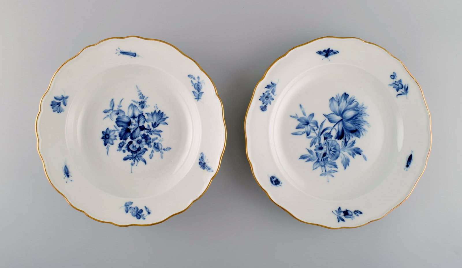 Two antique Meissen porcelain plates with hand-painted flowers and gold edge. Approx. 1900. - 2