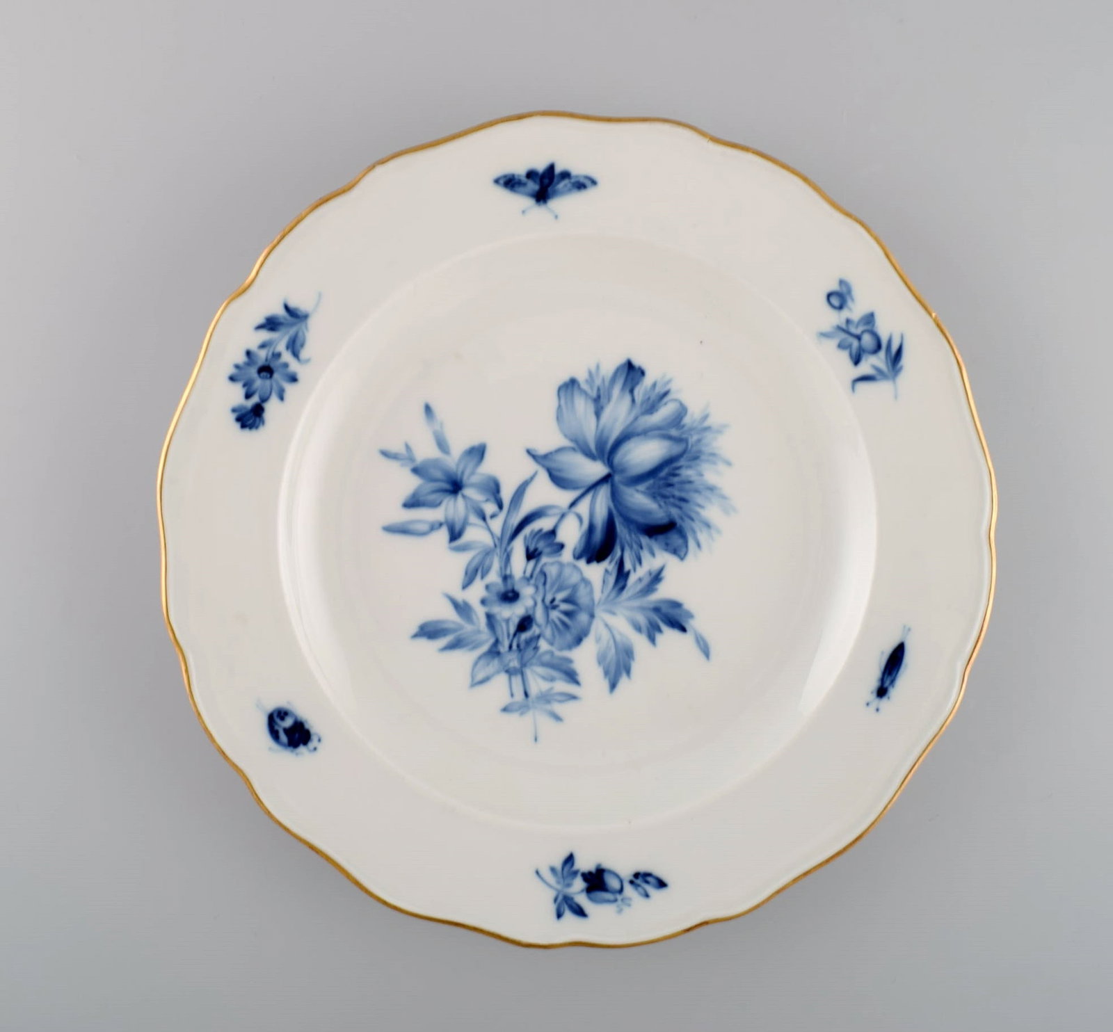 Two antique Meissen porcelain plates with hand-painted flowers and gold edge. Approx. 1900. - 5