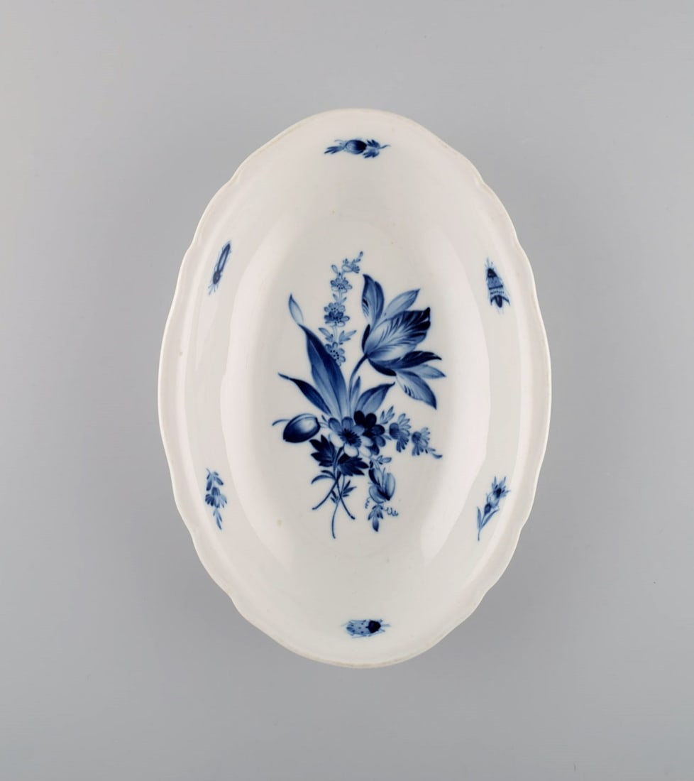 Antique Meissen porcelain bowl with hand-painted flowers and insects. 19th century. - 2