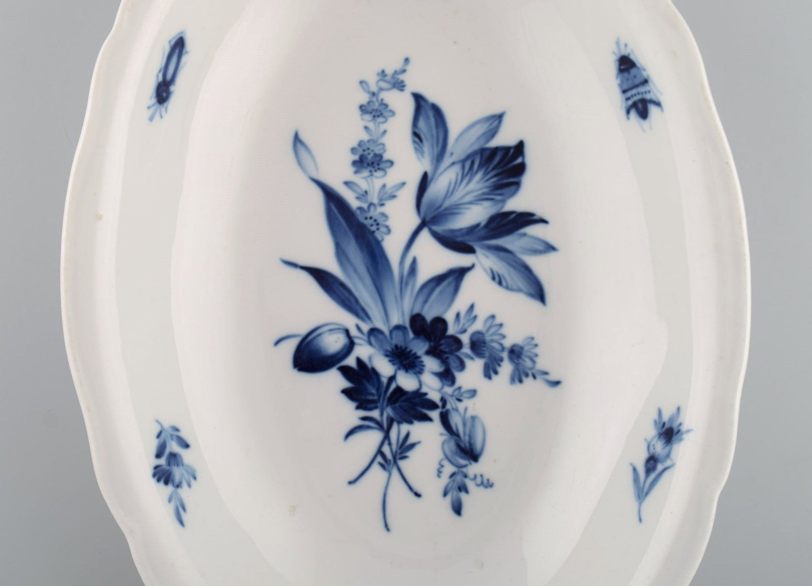 Antique Meissen porcelain bowl with hand-painted flowers and insects. 19th century. - 4