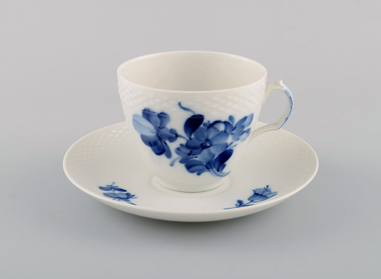 10 Royal Copenhagen Blue Flower Braided coffee cups with saucers. 1960s. Model number 10/8261. - 3