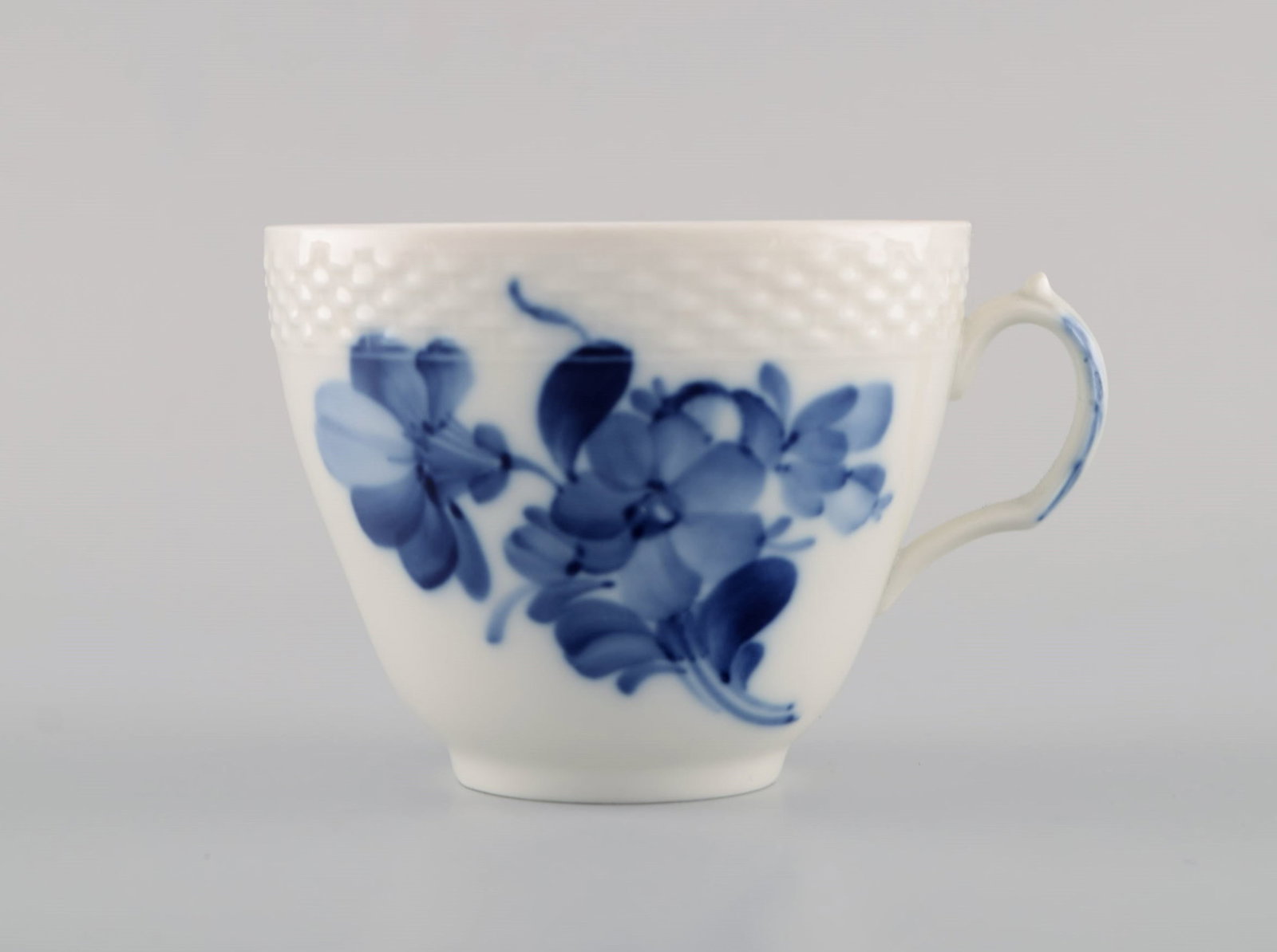 10 Royal Copenhagen Blue Flower Braided coffee cups with saucers. 1960s. Model number 10/8261. - 4