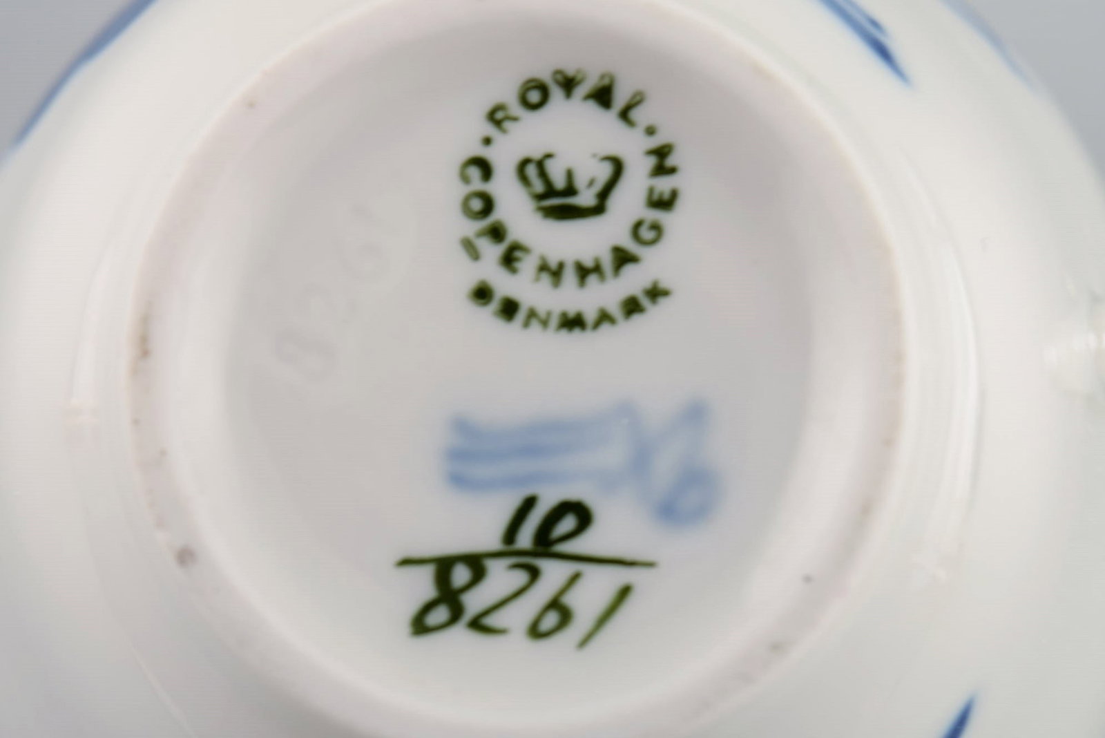 10 Royal Copenhagen Blue Flower Braided coffee cups with saucers. 1960s. Model number 10/8261. - 6