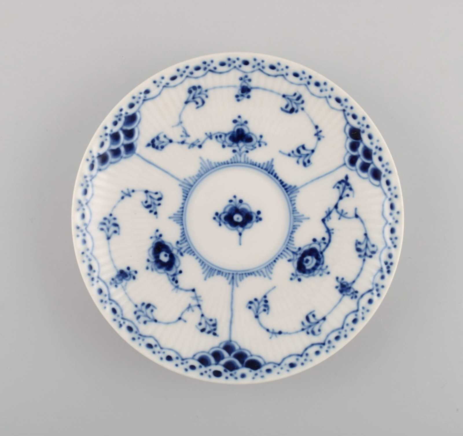 Royal Copenhagen Blue Fluted Half Lace teacup with saucer. Model number 1/525. Dated 1942. - 5