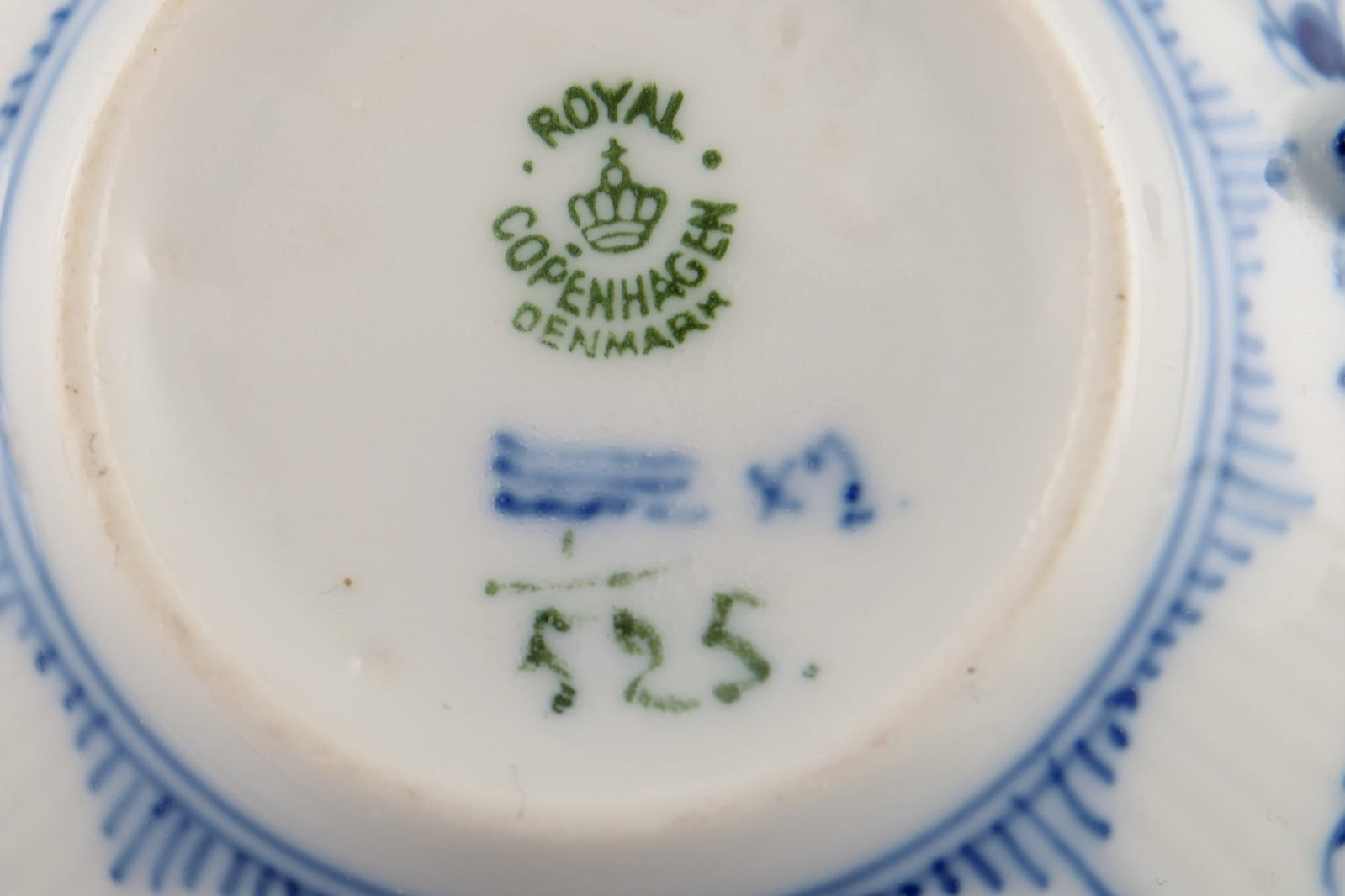 Royal Copenhagen Blue Fluted Half Lace teacup with saucer. Model number 1/525. Dated 1942. - 6