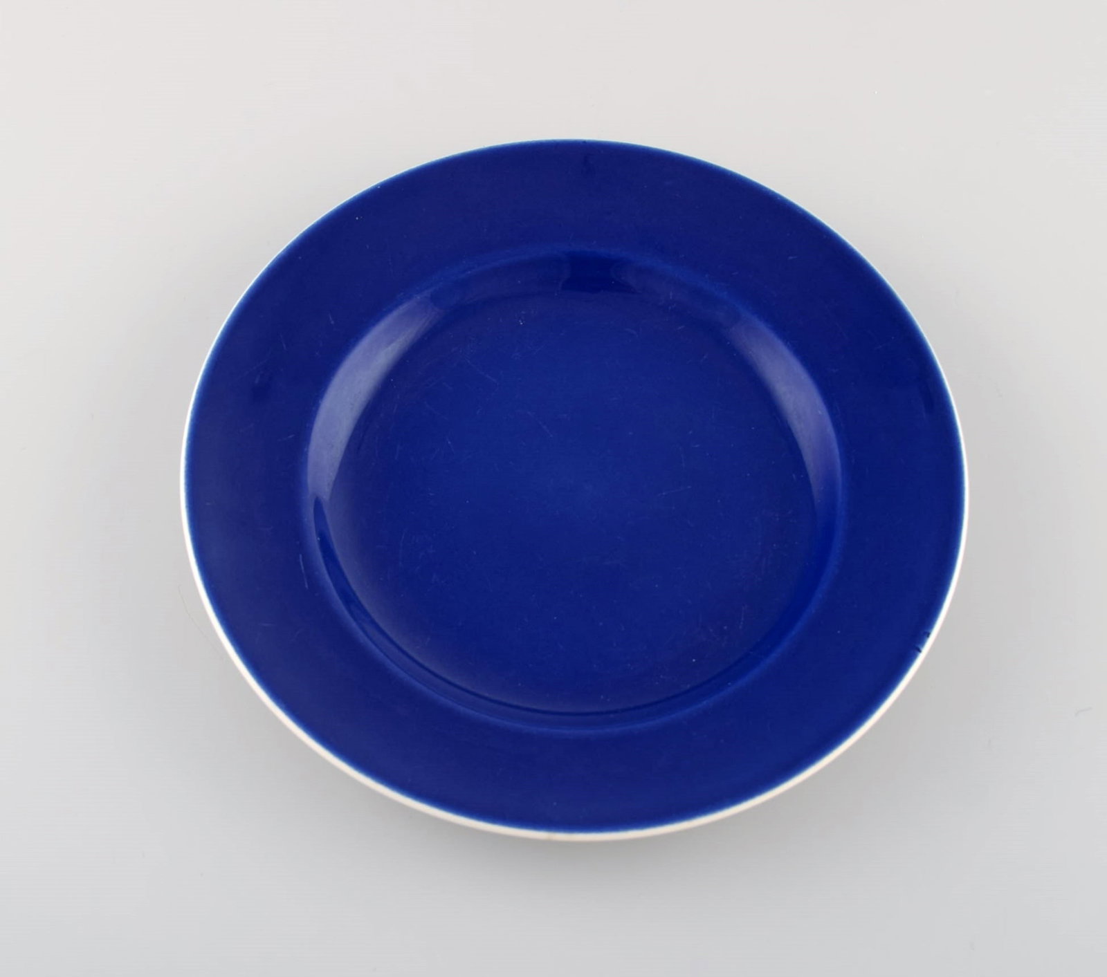 Royal Copenhagen / Aluminia Confetti dish and two plates in black and blue glazed faience. Mid-20th - 5