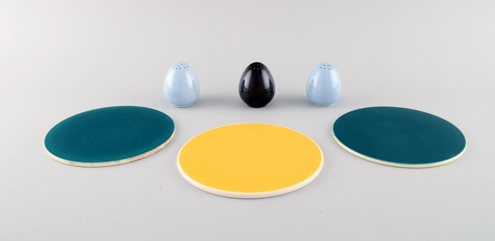 Royal Copenhagen / Aluminia Confetti. Three salt / pepper shakers and three butter boards in glazed (1 of 6)