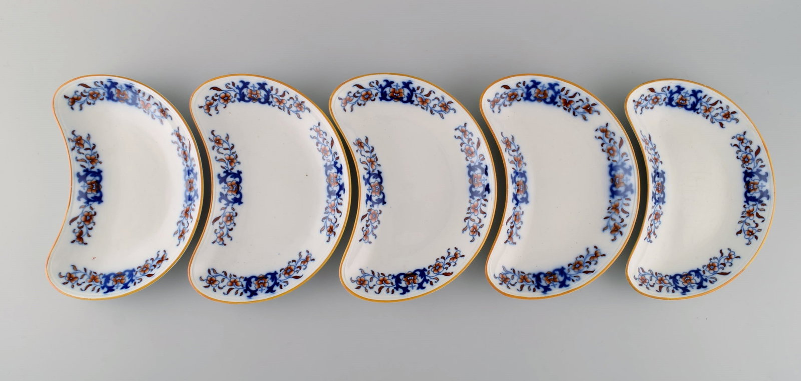 Mintons, England. Five antique bowls in hand-painted faience. Chinese style, early 20th century. - 3