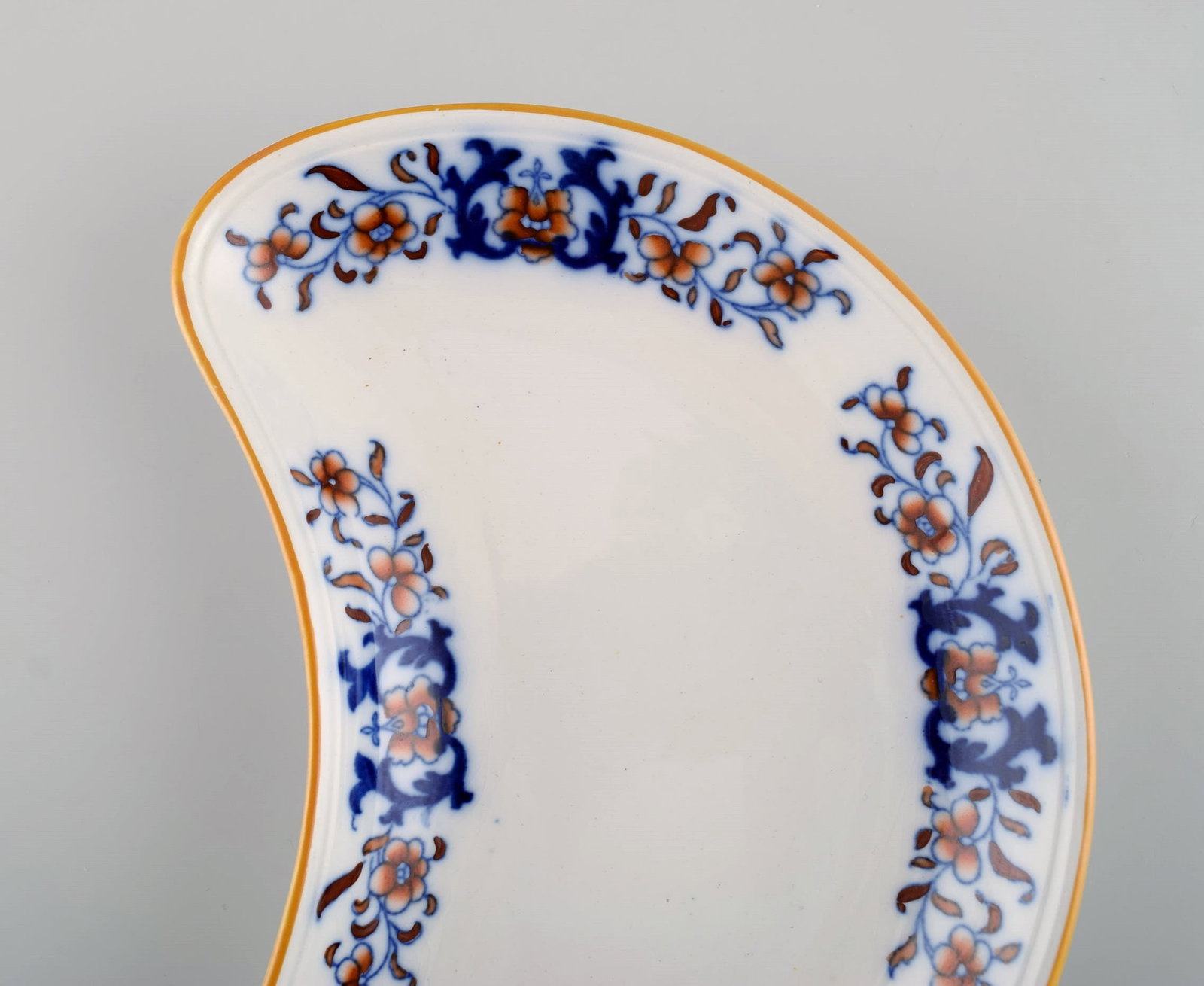 Mintons, England. Five antique bowls in hand-painted faience. Chinese style, early 20th century. - 5