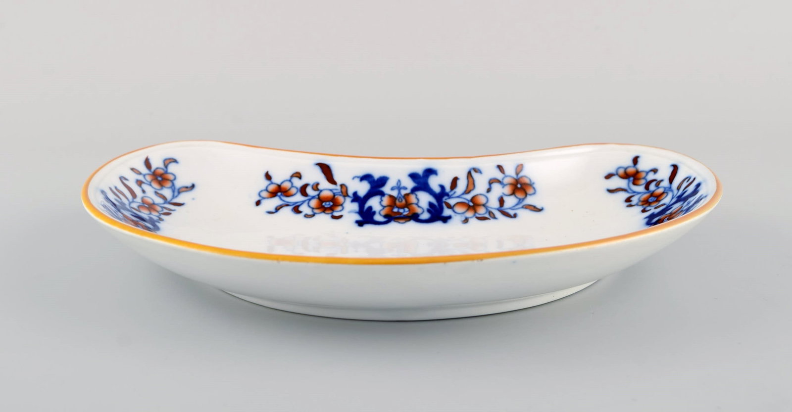 Mintons, England. Five antique bowls in hand-painted faience. Chinese style, early 20th century. - 7