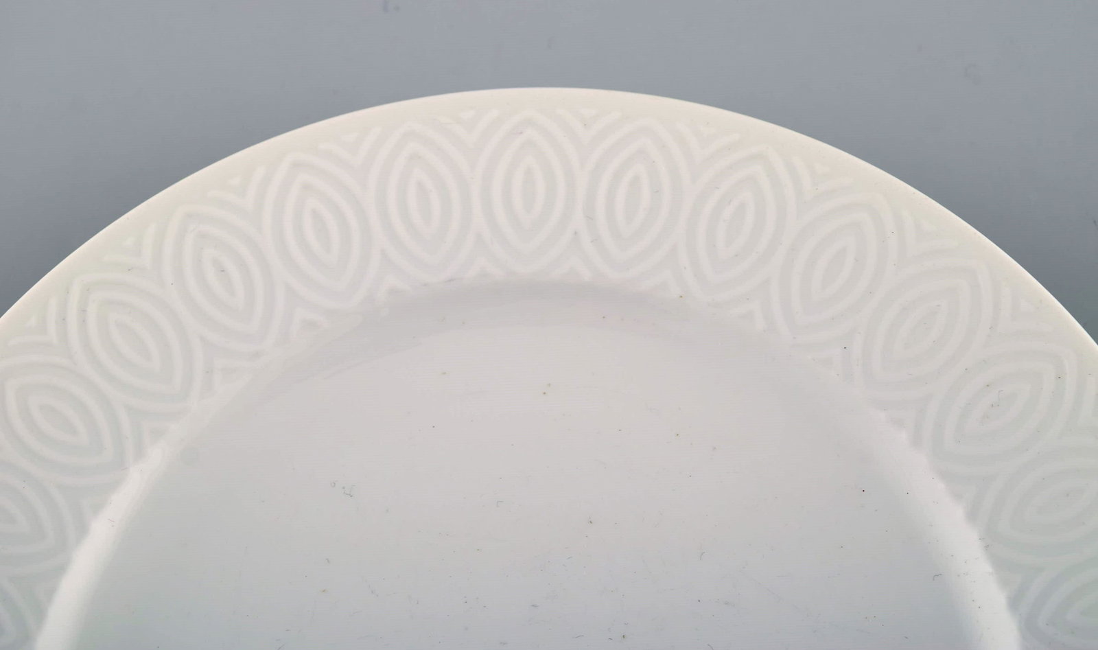 Royal Copenhagen. Salto Service, White. Three plates. 1960s. - 4