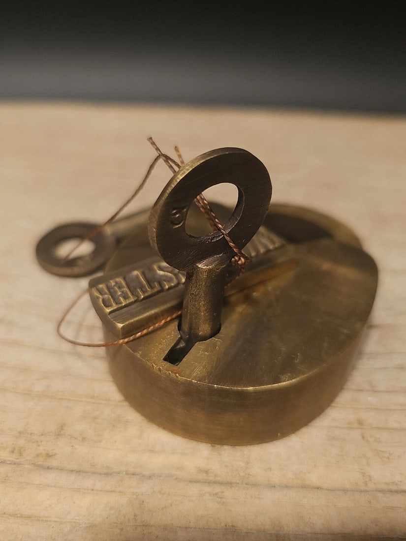 Brass Winchester Firearms Ammo Box Padlock Lock & Key - 12