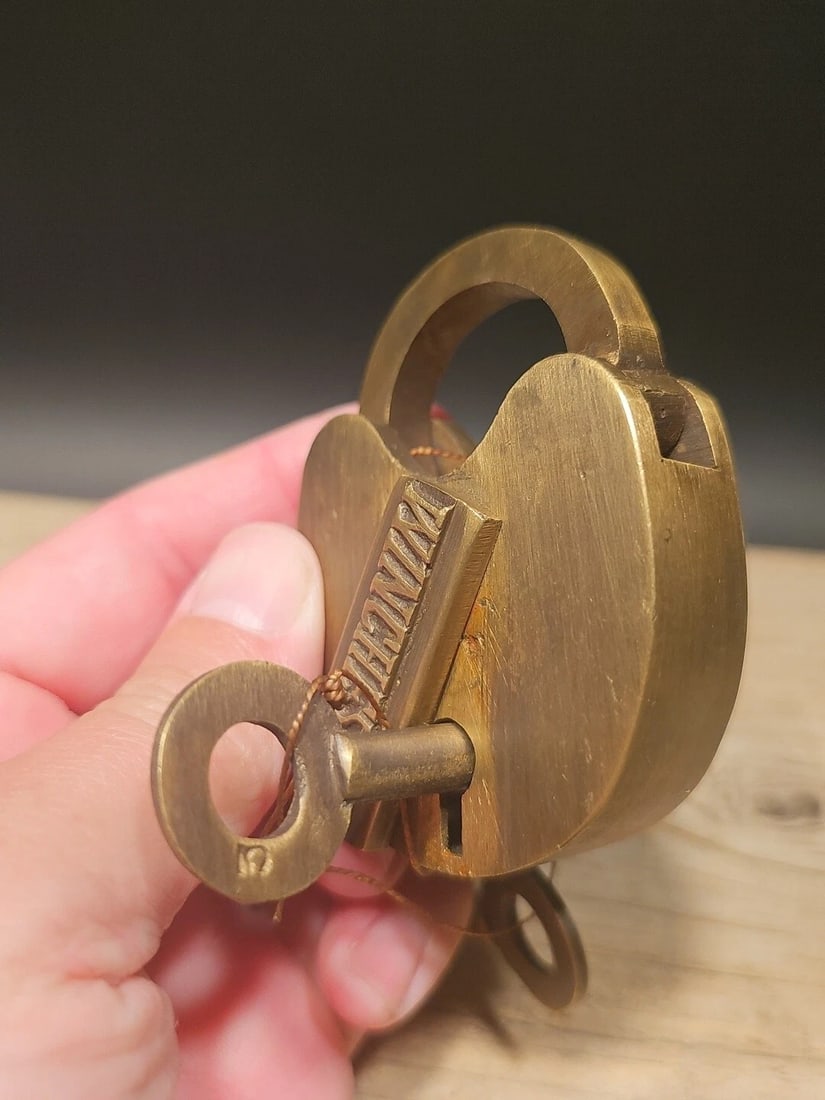 Brass Winchester Firearms Ammo Box Padlock Lock & Key - 9